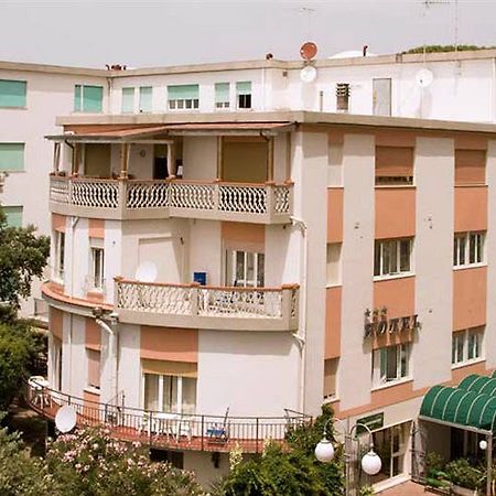 Hotel Ausonia Follonica Exterior photo