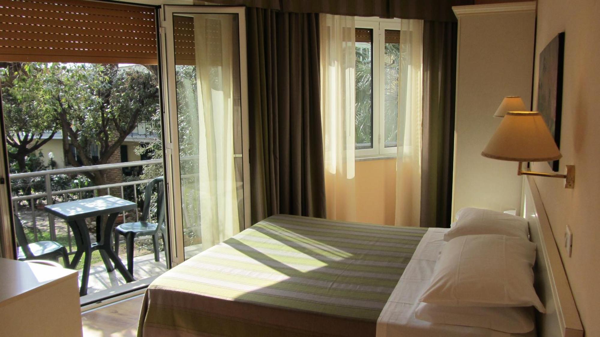 Hotel Ausonia Follonica Exterior photo