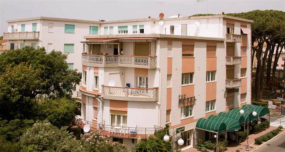 Hotel Ausonia Follonica Exterior photo